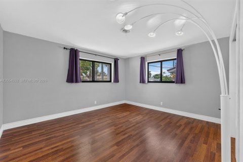 House in Deerfield Beach, Florida 2 bedrooms, 164.72 sq.m. № 2186393 - photo 13