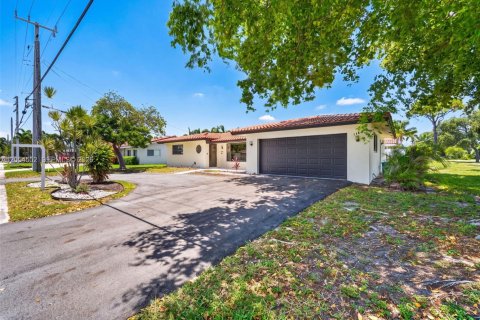 House in Deerfield Beach, Florida 2 bedrooms, 164.72 sq.m. № 2186393 - photo 8