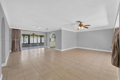 House in Deerfield Beach, Florida 2 bedrooms, 164.72 sq.m. № 2186393 - photo 9