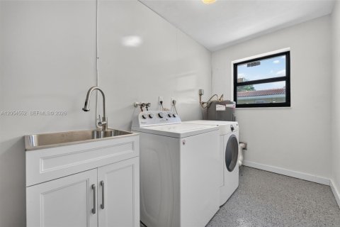 House in Deerfield Beach, Florida 2 bedrooms, 164.72 sq.m. № 2186393 - photo 29