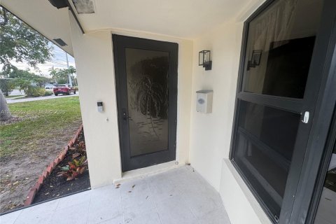 House in Deerfield Beach, Florida 2 bedrooms, 164.72 sq.m. № 2186393 - photo 5