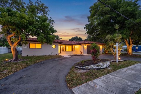House in Deerfield Beach, Florida 2 bedrooms, 164.72 sq.m. № 2186393 - photo 2