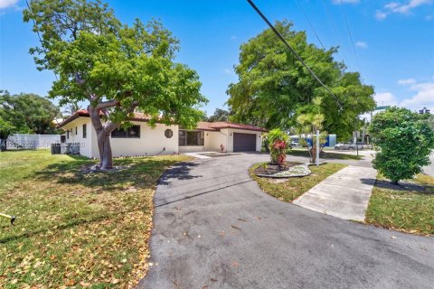 House in Deerfield Beach, Florida 2 bedrooms, 164.72 sq.m. № 2186393 - photo 7