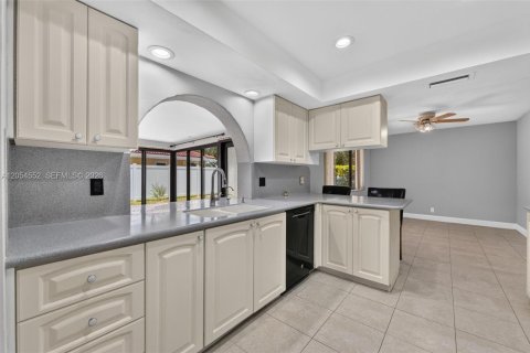 House in Deerfield Beach, Florida 2 bedrooms, 164.72 sq.m. № 2186393 - photo 26