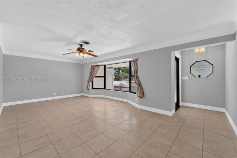House in Deerfield Beach, Florida 2 bedrooms, 164.72 sq.m. № 2186393 - photo 11