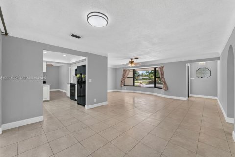 House in Deerfield Beach, Florida 2 bedrooms, 164.72 sq.m. № 2186393 - photo 25
