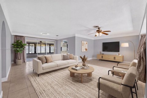 House in Deerfield Beach, Florida 2 bedrooms, 164.72 sq.m. № 2186393 - photo 10