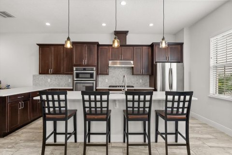 Townhouse in LAKESHORE in Winter Garden, Florida 3 bedrooms, 190.64 sq.m. № 1914501 - photo 6
