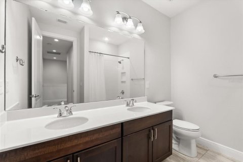 Townhouse in LAKESHORE in Winter Garden, Florida 3 bedrooms, 190.64 sq.m. № 1914501 - photo 26