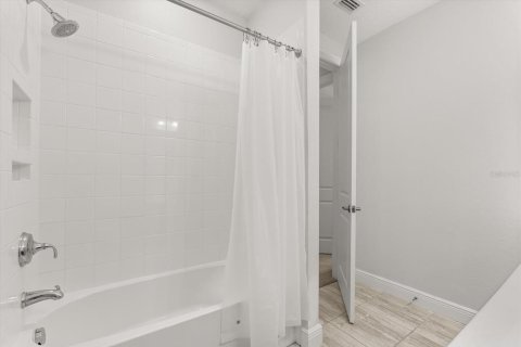 Townhouse in LAKESHORE in Winter Garden, Florida 3 bedrooms, 190.64 sq.m. № 1914501 - photo 27