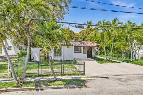 Купить коммерческую недвижимость в Майами, Флорида 241.55м2, № 2050059 - фото 3