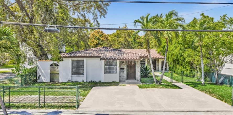 Коммерческая недвижимость в Майами, Флорида 241.55м2 № 2050059