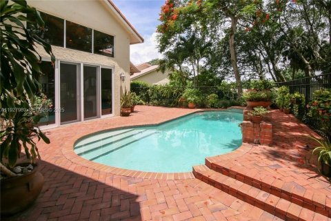 House in Tamarac, Florida 4 bedrooms, 267.37 sq.m. № 1987145 - photo 2