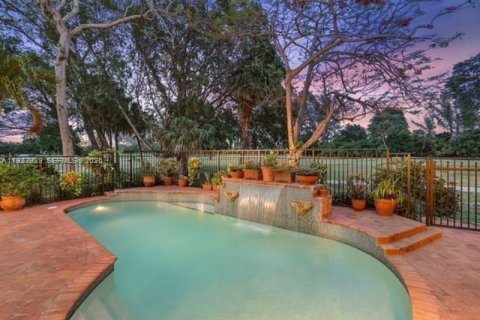 House in Tamarac, Florida 4 bedrooms, 267.37 sq.m. № 1987145 - photo 3