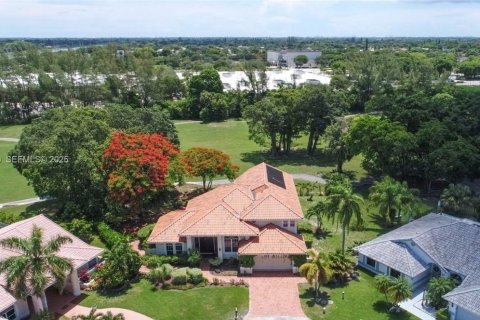 House in Tamarac, Florida 4 bedrooms, 267.37 sq.m. № 1987145 - photo 1