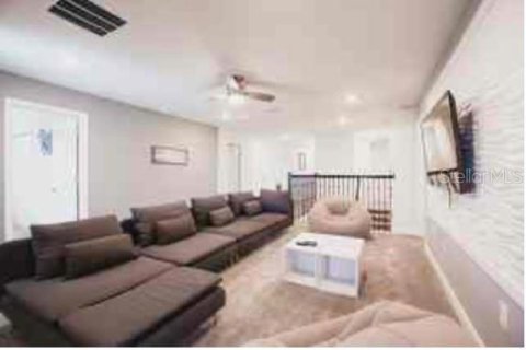 House in Davenport, Florida 9 bedrooms, 405.98 sq.m. № 1825110 - photo 3