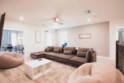 House in Davenport, Florida 9 bedrooms, 405.98 sq.m. № 1825110 - photo 15