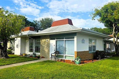 Condo à Holiday, Floride, 2 chambres  № 2315233