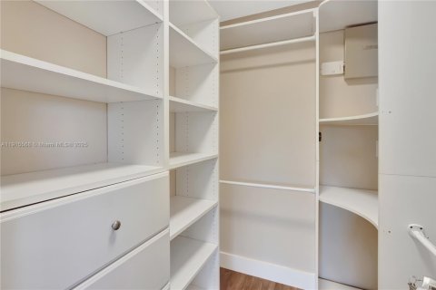 Touwnhouse à louer à Miami, Floride: 3 chambres, 168.62 m2 № 1971435 - photo 19