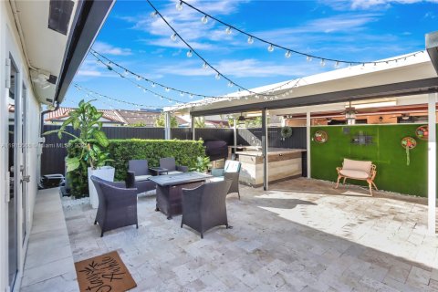 Touwnhouse à louer à Miami, Floride: 3 chambres, 168.62 m2 № 1971435 - photo 3