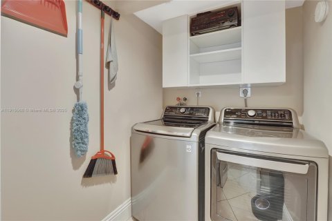 Touwnhouse à louer à Miami, Floride: 3 chambres, 168.62 m2 № 1971435 - photo 15