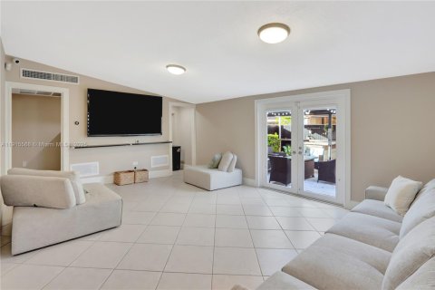 Touwnhouse à louer à Miami, Floride: 3 chambres, 168.62 m2 № 1971435 - photo 13