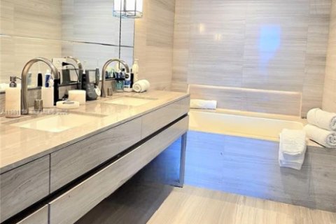 Copropriété à vendre à Sunny Isles Beach, Floride: 2 chambres, 149.39 m2 № 2326359 - photo 7