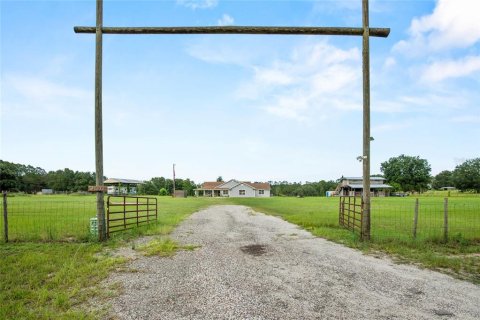 Casa en venta en Weirsdale, Florida, 4 dormitorios, 264.31 m2 № 1829718 - foto 4