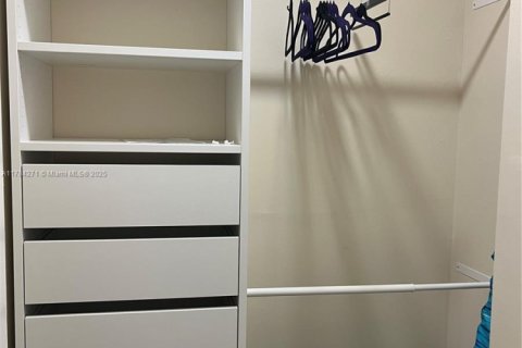 Купить кондоминиум в Форт-Лодердейл, Флорида 15 комнат, 78.97м2, № 2016012 - фото 16