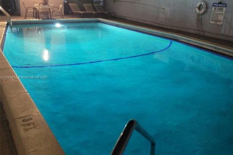 Купить кондоминиум в Форт-Лодердейл, Флорида 15 комнат, 78.97м2, № 2016012 - фото 4