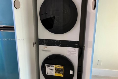 Купить кондоминиум в Форт-Лодердейл, Флорида 15 комнат, 78.97м2, № 2016012 - фото 18