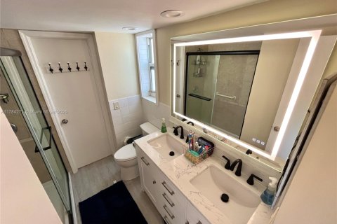 Купить кондоминиум в Форт-Лодердейл, Флорида 15 комнат, 78.97м2, № 2016012 - фото 11