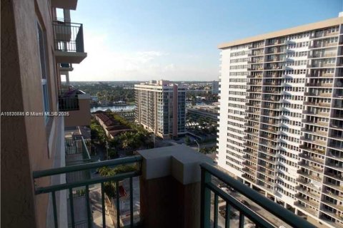 Condominio en alquiler en Hallandale Beach, Florida, 2 dormitorios, 92.9 m2 № 2076885 - foto 2