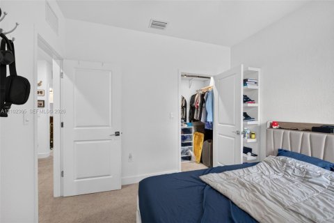 Townhouse in Pembroke Pines, Florida 3 bedrooms, 190.36 sq.m. № 2409051 - photo 30
