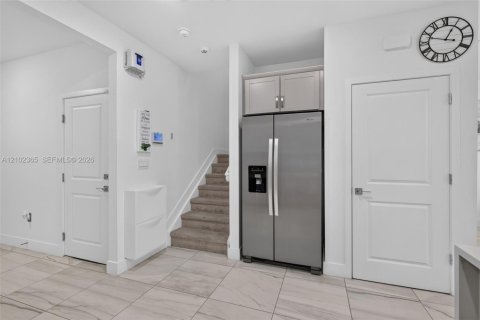Townhouse in Pembroke Pines, Florida 3 bedrooms, 190.36 sq.m. № 2409051 - photo 18