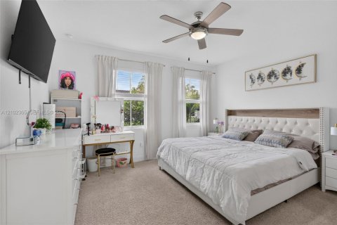 Townhouse in Pembroke Pines, Florida 3 bedrooms, 190.36 sq.m. № 2409051 - photo 20