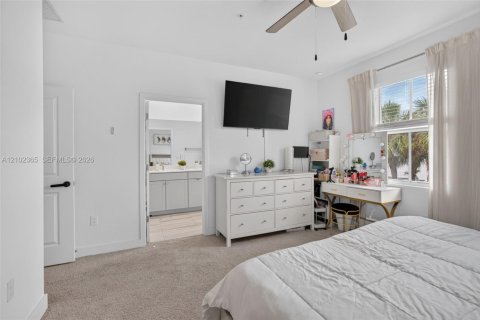 Townhouse in Pembroke Pines, Florida 3 bedrooms, 190.36 sq.m. № 2409051 - photo 23