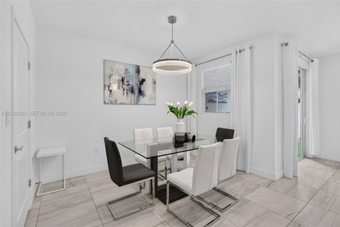 Townhouse in Pembroke Pines, Florida 3 bedrooms, 190.36 sq.m. № 2409051 - photo 8