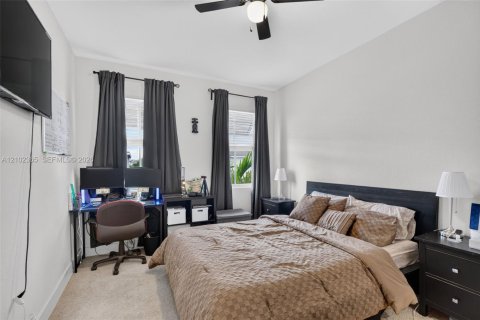 Townhouse in Pembroke Pines, Florida 3 bedrooms, 190.36 sq.m. № 2409051 - photo 26