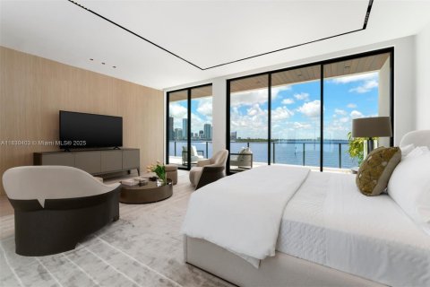 House in Miami, Florida 6 bedrooms, 589.65 sq.m. № 1805938 - photo 11