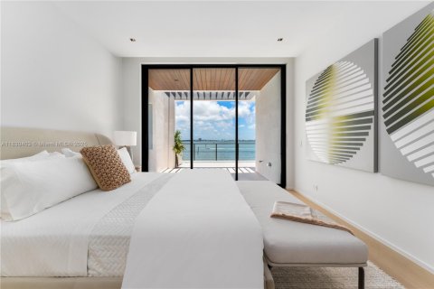 House in Miami, Florida 6 bedrooms, 589.65 sq.m. № 1805938 - photo 17