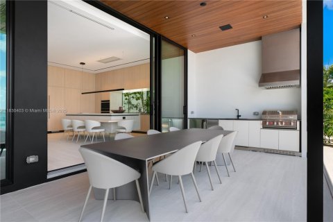 House in Miami, Florida 6 bedrooms, 589.65 sq.m. № 1805938 - photo 21