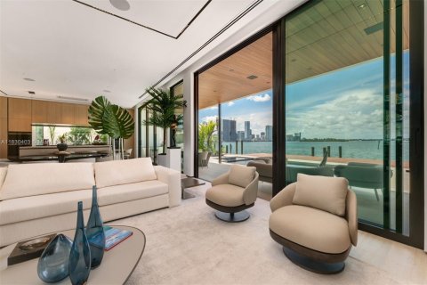 House in Miami, Florida 6 bedrooms, 589.65 sq.m. № 1805938 - photo 6