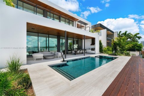 House in Miami, Florida 6 bedrooms, 589.65 sq.m. № 1805938 - photo 23
