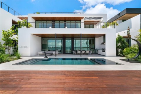 House in Miami, Florida 6 bedrooms, 589.65 sq.m. № 1805938 - photo 24