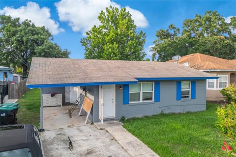 House in Orlando, Florida 2 bedrooms, 67.35 sq.m. № 2200854