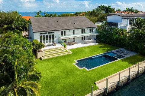 Villa ou maison à Coral Gables, Floride 6 chambres, 600.15 m2 № 1996157