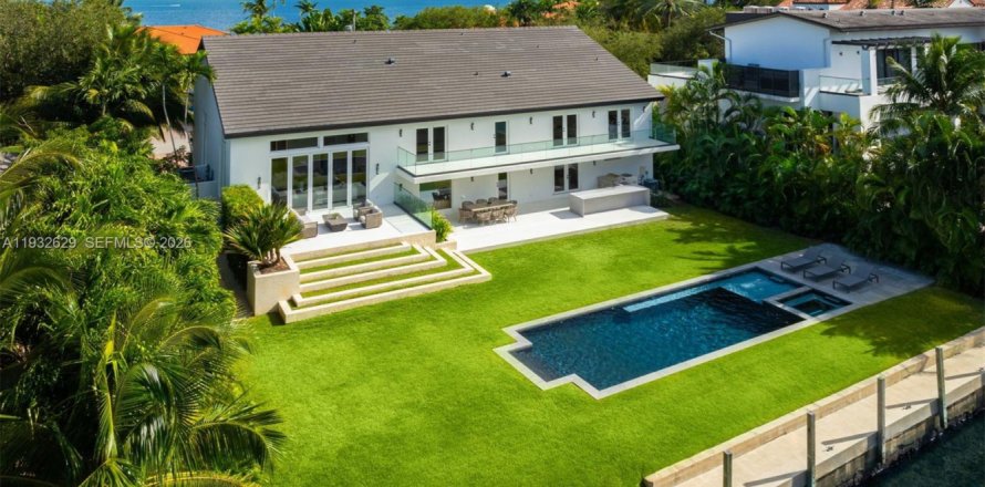 Villa ou maison à Coral Gables, Floride 6 chambres, 600.15 m2 № 1996157