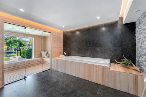 Villa ou maison à vendre à Coral Gables, Floride: 6 chambres, 600.15 m2 № 1996157 - photo 18