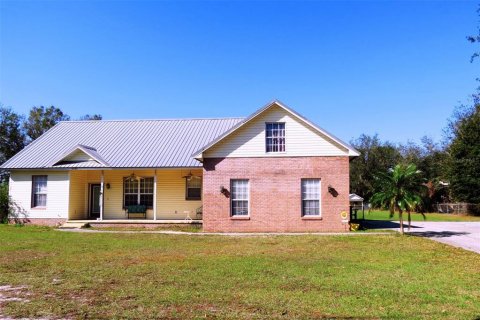 House in Lakeland, Florida 3 bedrooms, 190.45 sq.m. № 1565449 - photo 1